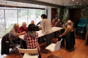 Un grupo de mayores del Centro El Parque, durante un encuentro en el 'Sabio Bus', el pasado mes de febrero (Foto Rivas Actual)