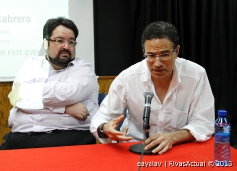 Fernando López (izquierda) y José Guadalajara, durante la presentación de la Escuela Letras Vivas (Foto: Enrique Ayala)