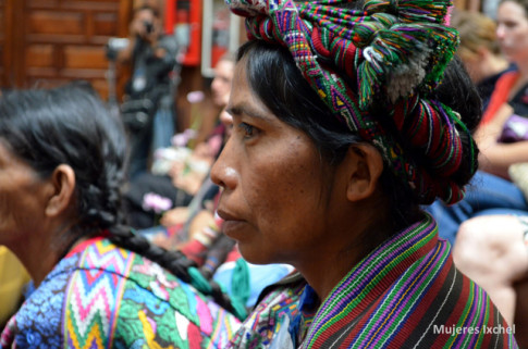 Mujeres de la etnia Ixchel, de Guatemala (Foto tomada del blog tomalapalabra.periodismohumano.com)