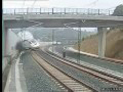 Fotograma del video que publicamos en Rivas Actual, grabado por la cámara fija que RENFE tiene dispuesta en el tramo del siniestro 