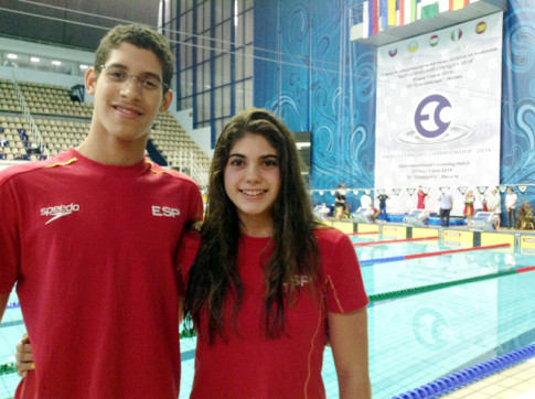 Los dos nadadores del CD Covibar, tras su participación en el campeonato (Foto cortesía de Susana Miñarro)