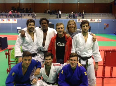 El equipo de categoría absoluta que se colocó líder en la clasificación general de la categoría (foto cortesía de Judo Club Rivas)