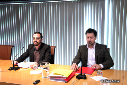 El alcalde de Rivas, Pedro del Cura (derecha) y Curro García Corrales, durante la rueda de prensa (Foto Rivas Actual)
