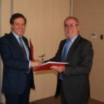 ENRIVAS-MEDIOAMBIENTE-Langui-planta-arboles-en-Los-Migueles3-300×225