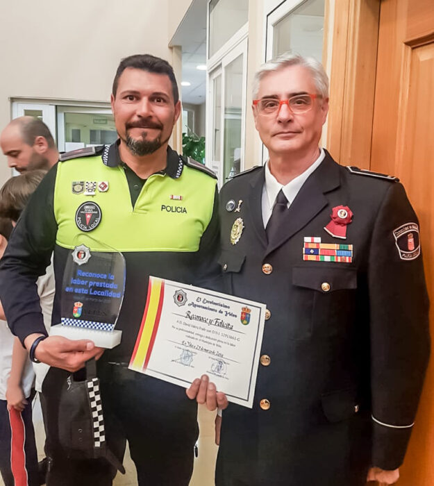 El agente David Valera de la Policía Local de Rivas distinguido en la localidad toledana de Yeles