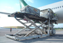 Llega a Madrid el quinto avión con material de protección adquirido por la Comunidad
