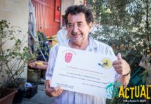 En la imagen, Jorge López, presidente de la RRAR, recogiendo el cheque de 400€ donado por la Placirivas.