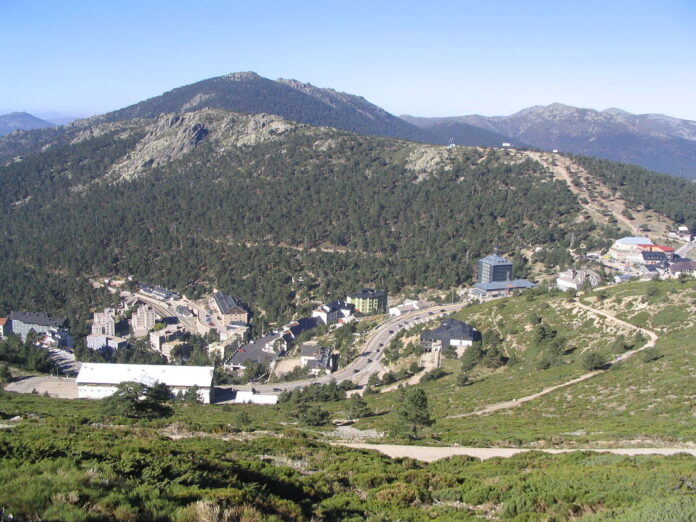 Puerto_de_Navacerrada_14-10-2006_opt