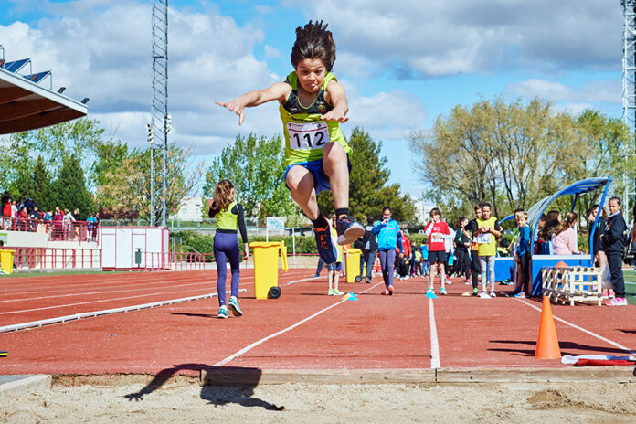 Atletismo-joven-salto