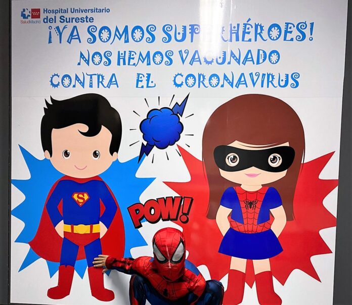 Niños superhéroes se vacunan frente al COVID (1)