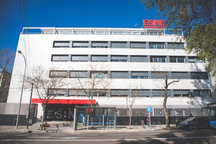 Edificio del centro de estudios de diseño ESNE, en la avdenida de Alfonso XIII, en Madrid Edificio del centro de estudios de diseño ESNE, en la avdenida de Alfonso XIII, en Madrid