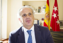 El consejero de Sanidad, Enrique Ruiz Escudero