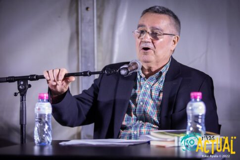 En la imagen, el escritor Paco Torres en el momento de la presentación de la novela 'El viaje'. Foto: Kike Ayala.