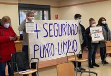 Trabajadores de Rivamadrid protestan en el Pleno por la «inseguridad» en el punto limpio de Fundición