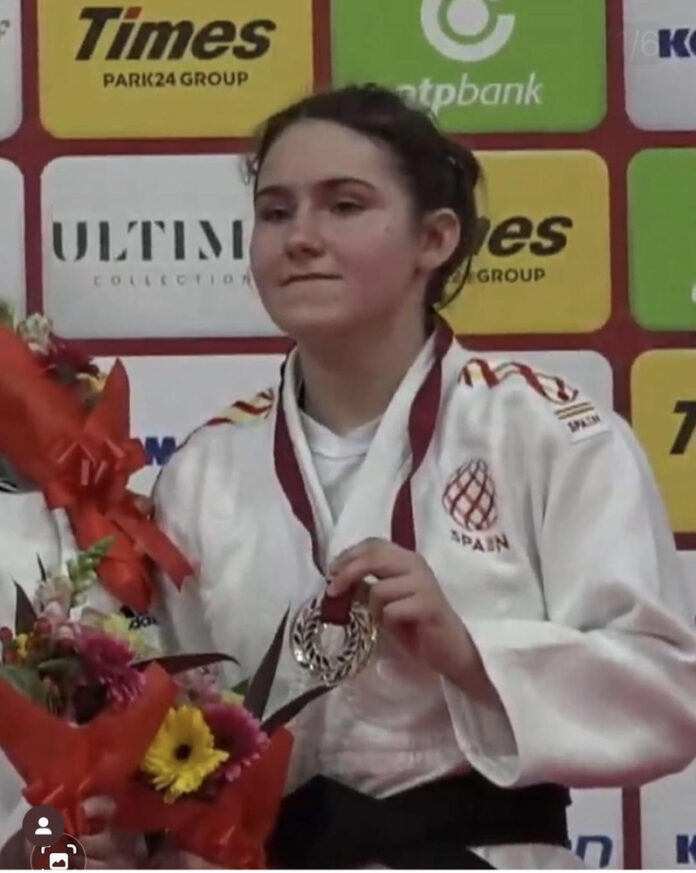 Maria Manzanero bronce Tokyo