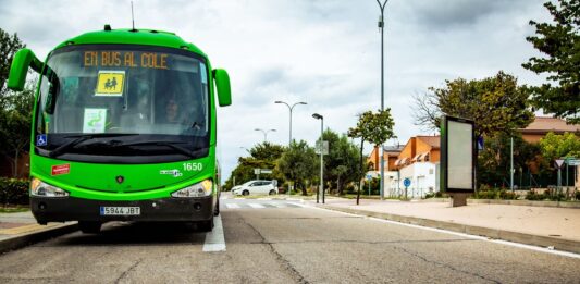 El Ayuntamiento anuncia la creación, conjunta con la Comunidad, de líneas de bus escolar para dar servicio a los sectores de la Cañada incluidos en Rivas