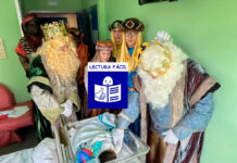 Los niños ingresados en el Hospital Universitario del Sureste reciben la visita de los Reyes Magos