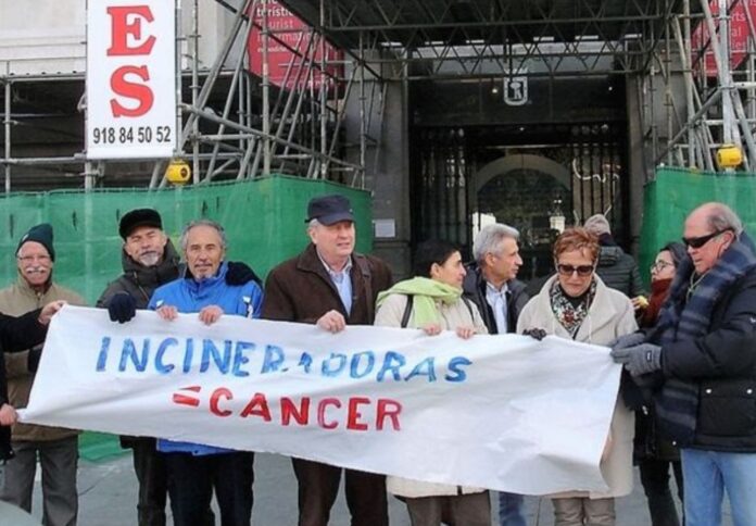 Javier Navascues en pancarta