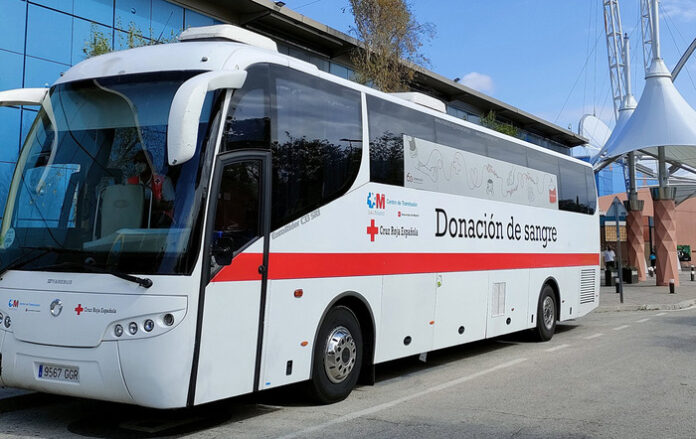 Autobus-Cruz-Roja-sangre