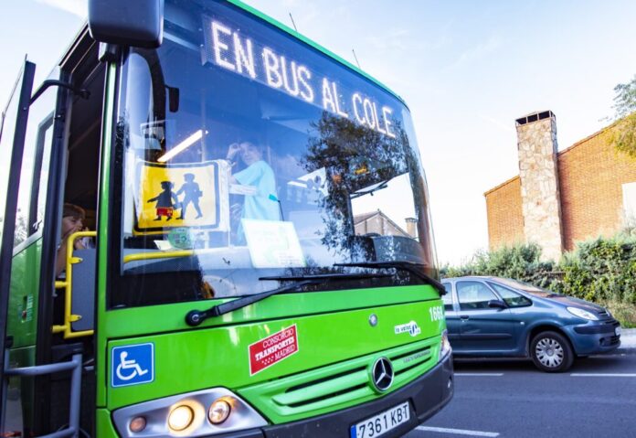 EN BUS AL COLE2 DE OCTUBREJULIO PEREZ-CALLE ACEBO CON ALMENDROSMario