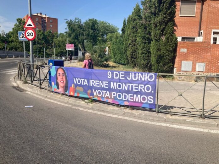Pancarta retirada Podemos