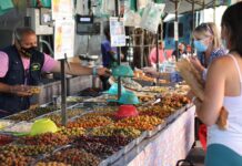 El mercadillo junto al Pilar Bardem se traslada este sábado a la zona de la Casa de la Música