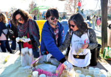 El barrio de La Luna tuvo sus ‘pre-uvas’ para celebrar por adelantado el cambio de año