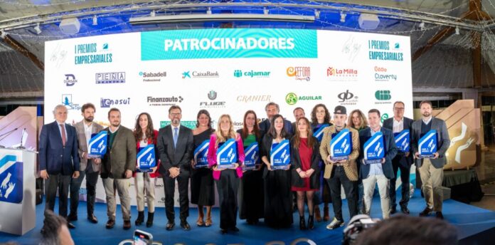 FOTO de familia premiados, patrocinadores y jurado1