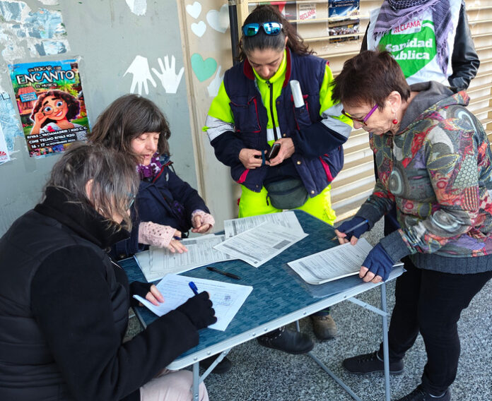 Mesa recogida de firmas sanidad (1)
