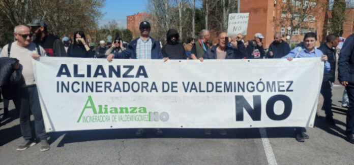 Pancarta Alianza en mani Cañada abril 2025