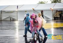 La intensa lluvia protagoniza el primer día de las Fiestas de Mayo