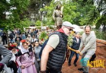 San Isidro se celebra en Rivas Vaciamadrid con música, sabor y tradición En la imagen, la recogida de San Isidro en el templo cargado por los anderos. Foto: Kike Ayala (Rivas Actual).