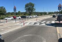 Familias del CEIP Mario Benedetti piden al Ayuntamiento la colocación de un semáforo para evitar «el riesgo de accidentes» en el entorno del centro