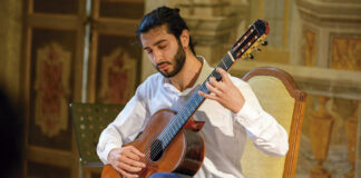En la imagen el guitarrista el guitarrista italiano Davide Mascia: Foto: Ayuntamiento de Rivas (Damiano Rosa).