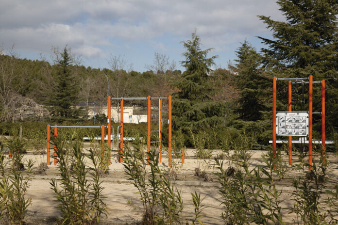 calistenia En la imagen, la instalación de calistenia en el parque Bellavista, otra idea nacida del Presupuesto Participativo. Foto: Atyo. Rivas Vaciamadrid (PAULA G. MONTEJO)