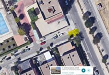 Cortada al tráfico la calle Cristina Iglesias por la rotura de una canalización de agua