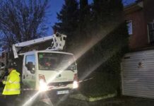 Los servicios municipales atendieron ayer más de 150 incidencias provocadas por el temporal de viento y lluvia
