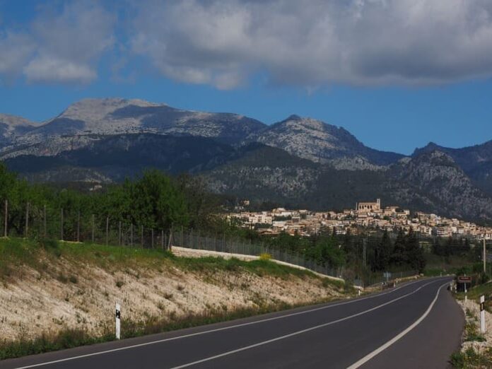 hans-road-1090279-1
