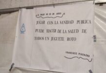 Las casetas de Podemos, IU y PSOE recuperan en las fiestas de Rivas el mural por la sanidad pública borrado por el PP