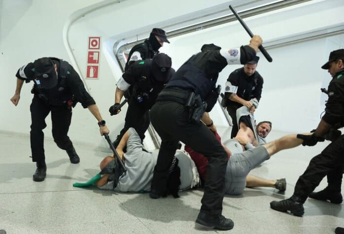 agresion ertzaintza a miembros global sumud flotilla-2 (1)