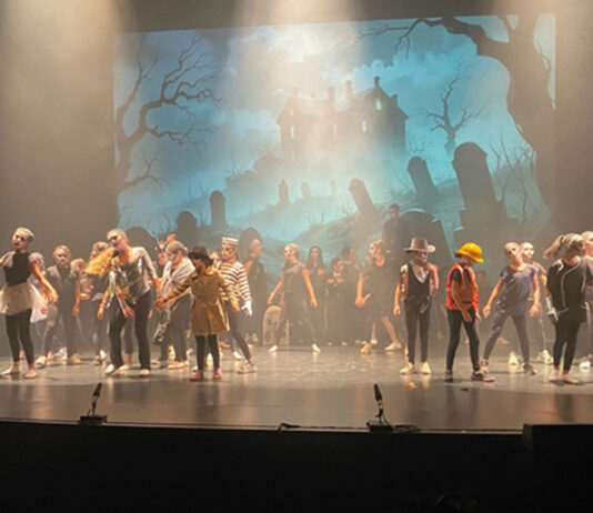 Musical 'La familia Adams', del campamentos juvenil de 2025 de Twister Teatro.
