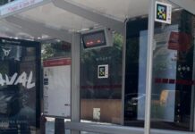 La Comunidad incorpora pantallas táctiles con mapas interactivos en diez marquesinas de autobús en Rivas y otros nueve municipios