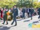 La Guardia Civil de Rivas Vaciamadrid celebró su patrona En la imagen, dos guardias portan la corona que se deposita en el acto a los caídos. Foto: Kike Ayala (Rivas Actual)