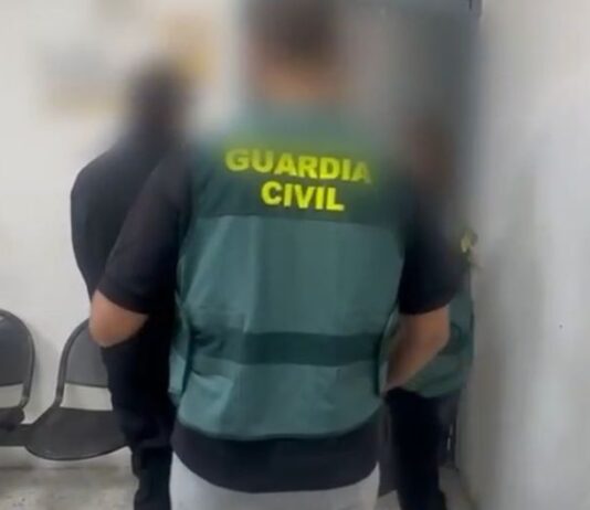 Detenida una persona por el robo en el interior de varios vehículos en Rivas