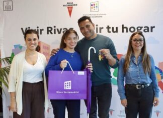 El Ayuntamiento entrega tres nuevas viviendas protegidas de alquiler