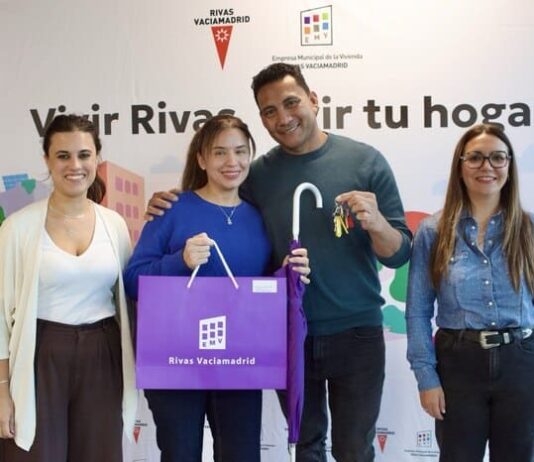 El Ayuntamiento entrega tres nuevas viviendas protegidas de alquiler