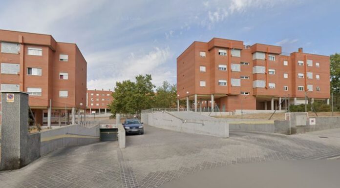 Vecinos de la Ronda de Gloria Fuertes piden la renovación de sus contratos de alquiler que un ‘fondo buitre’ les niega
